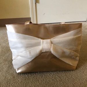 Medium sized bag with bow